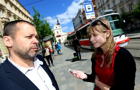 Historik Vlastimil Schildberger mladí se svezl tramvají se studentkou...