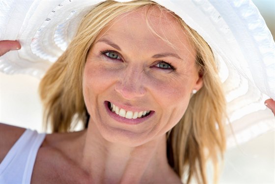 Chránit vlasy proti UV záení je dleité: a u kloboukem, nebo speciálním...