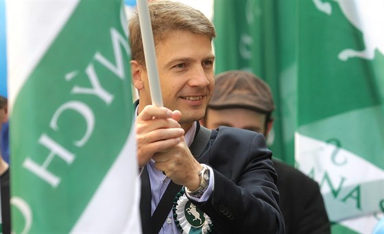 Pedseda Svobodných Petr Mach na protievropském happeningu, který strana uspoádala 1. kvtna 2014.
