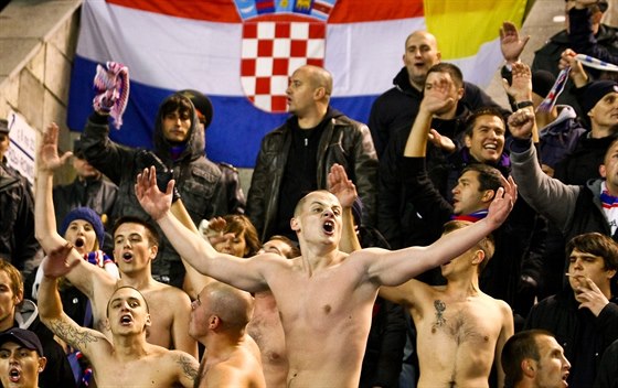 Fanouci Hajduku Split v utkání Evropské ligy se Zenitem Petrohrad, které se...