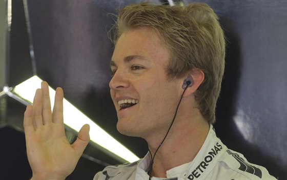 Nico Rosberg sleduje tréninkové jízdy ped Velkou cenou panlska.