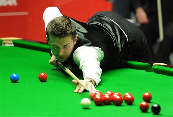 Mark Selby bhem finále mistrovství svta ve snookeru.