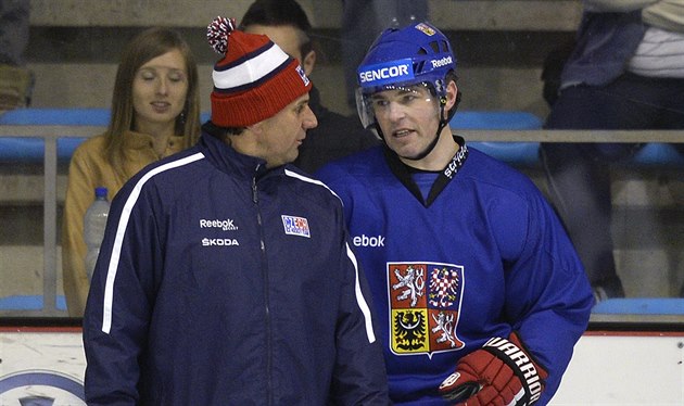 Útočník Jaromír Jágr (vpravo) a trenér Vladimír Růžička na tréninku české... Útočník Jaromír Jágr (vpravo) a trenér Vladimír Růžička na tréninku české...