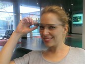 Modertorka Martina Hebkov z ka mla z Google Glass radost, a to jet ani...