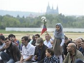 Muslimové na protestní modlitb