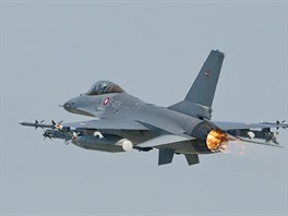 Dnsk letouny F-16 startuj z estonsk zkladny Amari.