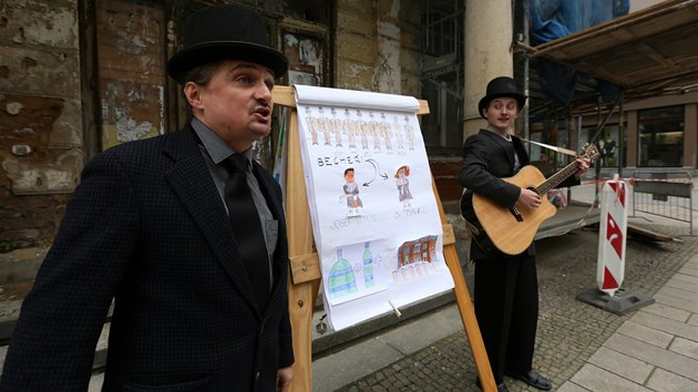 Zahjen 656. lzesk sezony v Karlovch Varech. Poulin muzikanti, duo Fellner a Helmer. 