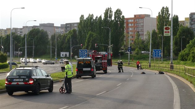 Motork v praskch Stodlkch nezvldl zen a narazil do svodidel (6.5.2014)
