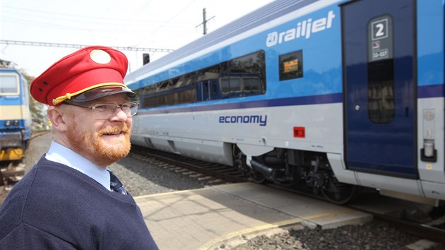 esk drhy vypravily prvn railjet.