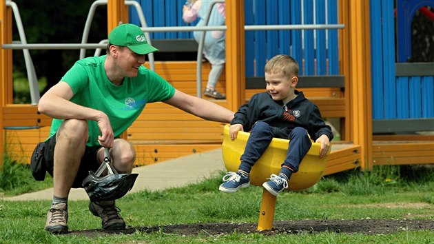 Park Stromovka vyuvaj mlad, maminky s korky i sportovci. Dti mohou dit na jedinm hiti.