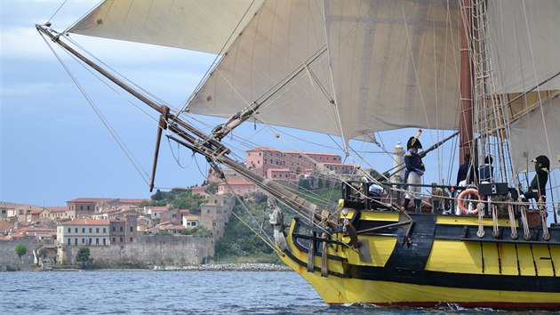 Tosknsk ostrov Elba si o vkendu pipomenul dvoust vro od pjezdu Napoleona. Na oslavch se velkou mrou podleli i ei. Plachetnice La Grace mla tu est a pedstavovala anglickou lo HMS Undaunted, na kter csa na ostrov picestoval.