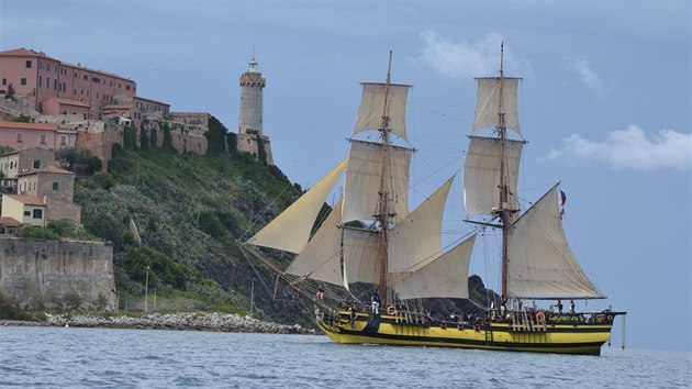 Tosknsk ostrov Elba si o vkendu pipomenul dvoust vro od pjezdu Napoleona. Na oslavch se velkou mrou podleli i ei. Plachetnice La Grace mla tu est a pedstavovala anglickou lo HMS Undaunted, na kter csa na ostrov picestoval.