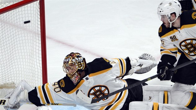 Tuukka Rask aruje v brance Bostonu.