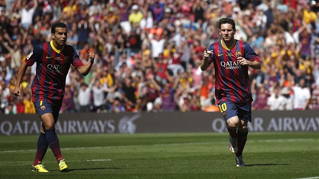OSLAVA. Lionel Messi (vpravo) a Pedro Rodrguez se raduj z glu Barcelony na hiti Getafe.
