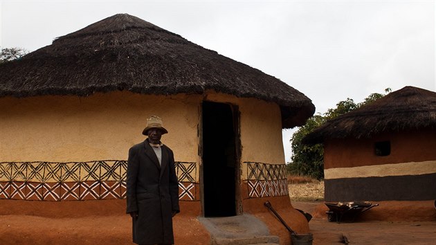 Matebeleland je jin oblast Zimbabwe, kde ij pevn lid kmene Ndebele. Sv rodavely si stav tradin a dekoruj je.