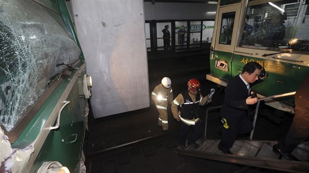 V Soulu se srazily dva vlaky metra (Jin Korea, 2. kvtna 2014).