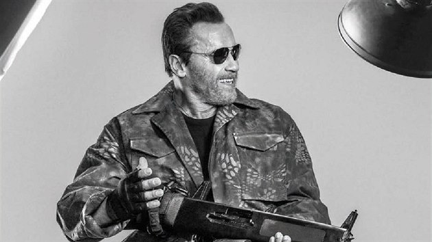 Arnold Schwarzenegger na plakátu k filmu Expendables 3
