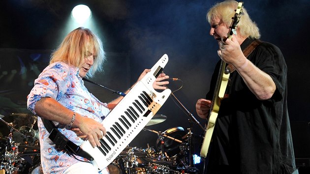 Klvesista Geoff Downes a baskytarista Chris Squire z kapely Yes