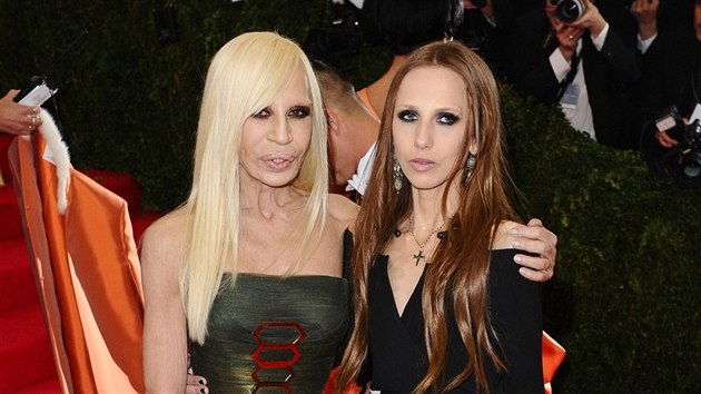 Donatella Versace a jej dcera Allegra Beck Versace (New York, 5. kvtna 2014)