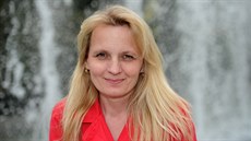 Vedoucí nové ústecké pobočky Agentury pro neslyšící Karin Vaňková obchází... Vedoucí nové ústecké pobočky Agentury pro neslyšící Karin Vaňková obchází...