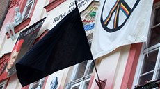 Na Divadle Husa na provázku visí nyní černá vlajka. Na Divadle Husa na provázku visí nyní černá vlajka.