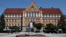 Radní Českého Těšína jsou rádi, že opravili radnici dříve, než se z... Radní Českého Těšína jsou rádi, že opravili radnici dříve, než se z...