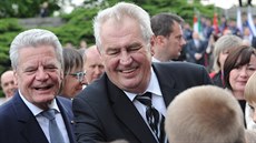 Německý prezident Joachim Gauck na návštěvě Terezína v doprovodu českého... Německý prezident Joachim Gauck na návštěvě Terezína v doprovodu českého...