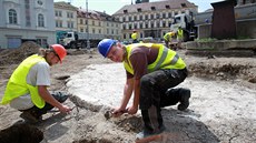 Na opravovaném Zelném trhu pracují archeologové. Zkoumat ho budou pravděpodobně... Na opravovaném Zelném trhu pracují archeologové. Zkoumat ho budou pravděpodobně...