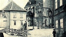 Encyklopedie dějin města Brna schraňuje historické fotografie města. Na tomto snímku je katedrála svatého Petra a Pavla ještě před tím, než ji doplnily charakteristické věže.