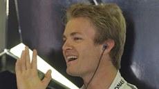 Nico Rosberg sleduje tréninkové jízdy ped Velkou cenou panlska.