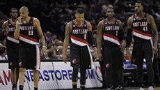 Basketbalistm Portlandu utíká série se San Antoniem. Zleva LaMarcus Aldridge,...