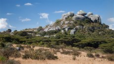 Zimbabwe se rozkládá z peváné vtiny na náhorní ploin, skalnaté pahorky...