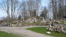 Citliv upravené rozvaliny kostela sv. Jií v Luin
