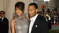 John Legend a Christine Teigenová (New York, 5. kvtna 2014)