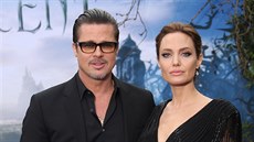 Brad Pitt a Angelina Jolie na speciální výstav kostým z filmu Zloba -...