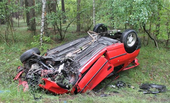 Nehoda Peugeotu 306 mezi Vacenovicemi a Vracovem. koda iní 30 tisíc korun.