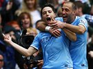 OTEVEL SKRE. Samir Nasri z Manchesteru City (vlevo) se ze svho glu do st