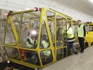 Pro dopravu lidí z depa a kontrolu stavu tunelu se pouívá tento autobus (název...