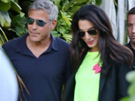 George Clooney a jeho snoubenka Amal Alamuddinov na soukrom akci v Malibu