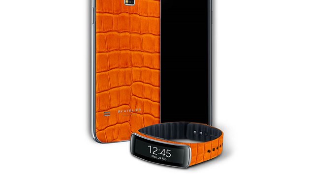 Samsung Galaxy S5 a Gear Fit ve verzi Orange Genuine Alligator od studia By Atelier 