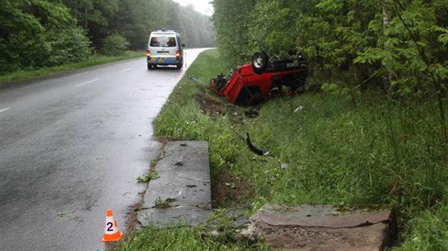 Nehoda Peugeotu 306 mezi Vacenovicemi a Vracovem. koda in 30 tisc korun.