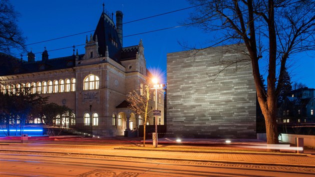 Cenu Grand Prix architekt 2014 zskala pestavba mstskch lzn v Liberci na galerii, jejm autorem je atelir SIAL. Budovy lzn z pelomu 19. a 20. stolet architekti jet doplnili depozitem (vpravo).