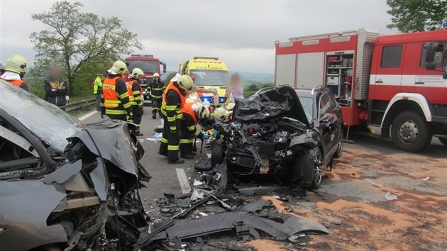 Na Blanensku se o vkendu stala tragick dopravn nehod. eln se tam srazila dv auta.