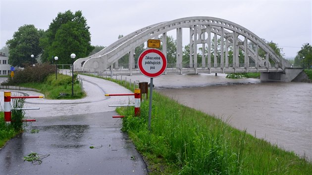 Rozvodnná Ole v pátek ráno v Karviné u Darkovského mostu