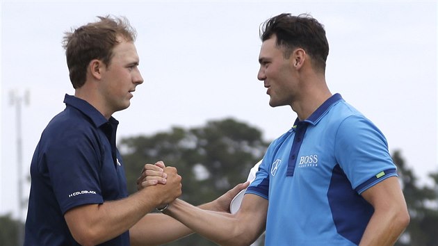 Jordan Spieth (vleo) a Martin Kaymer po tetím kole The Players.