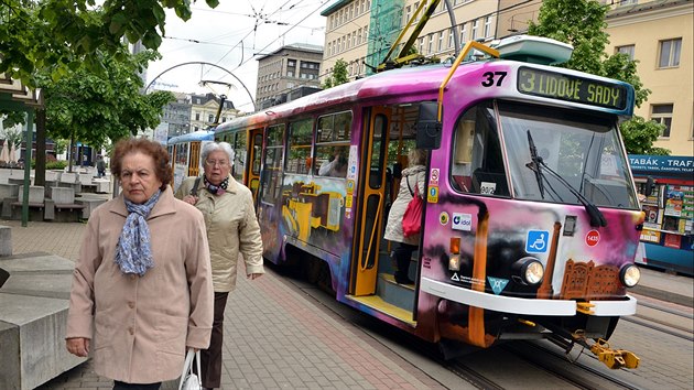 Nov vzdoba tramvaje dajn stla pouhch dvacet tisc korun.