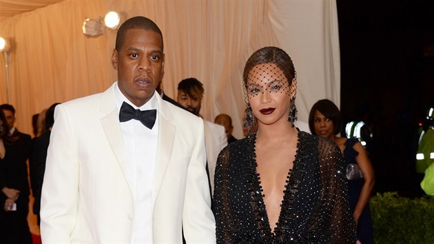 Jay-Z a Beyonc na Met Gala v Metropolitnm muzeu (New York, 5. kvtna 2014)