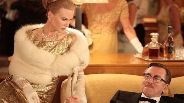 Nicole Kidmanov a Tim Roth ve filmu Grace, knna monack (2014)