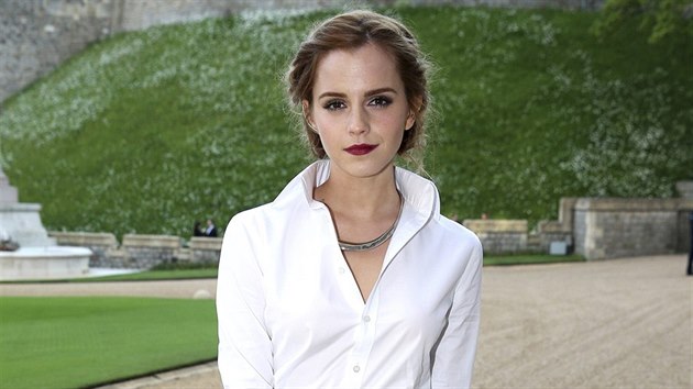 Emma Watsonov na veei podan princem Williamem na zmku ve Windsoru (13. kvtna 2014)