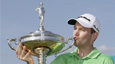 Brendon Todd s trofejí pro vítěze turnaje v Irvingu. Brendon Todd s trofejí pro vítěze turnaje v Irvingu.